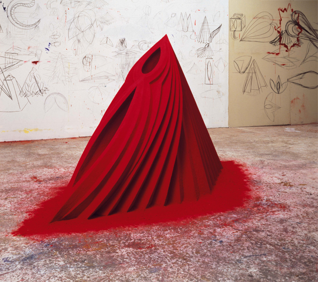 Anish Kapoor, Mother as Mountain, 1985, wood,gesso, pigmets, 140x275x105 cm