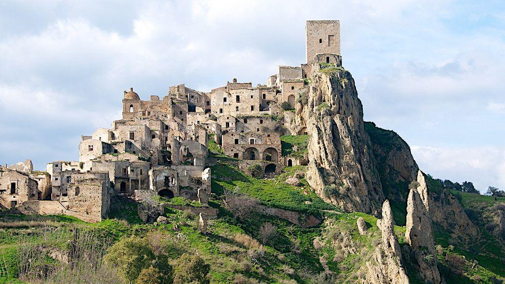 craco-italy-abandoned-village